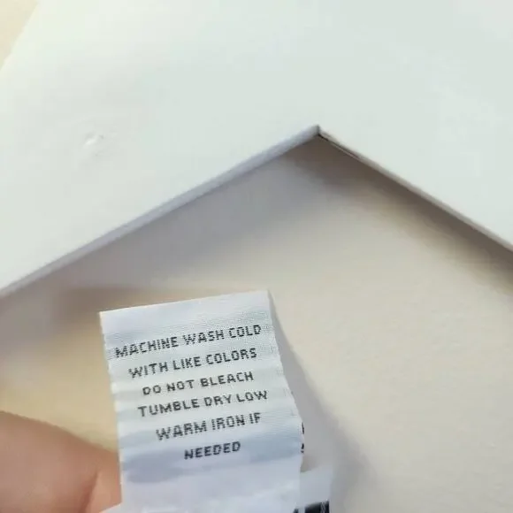 Bon Worth Giraffe Tshirt Size Medium Sequins Flowers Floral Black Pink - Picture 4 of 4